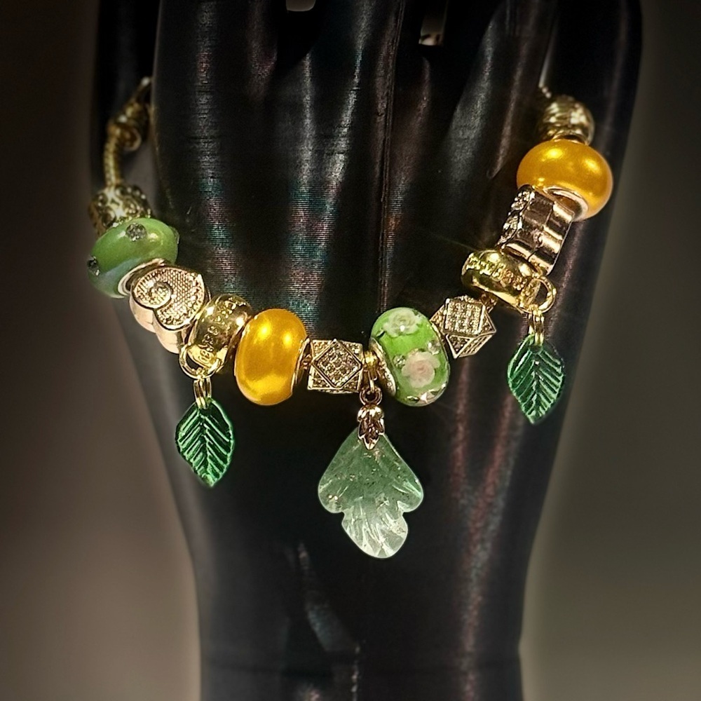 Elegant Green and Gold Charm Bracelet - Picture 1 of 6
